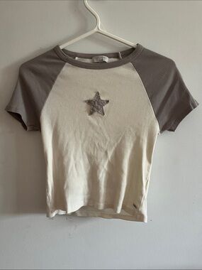 Pull&Bear Cream Ribbed Raglan Tee with Gray Star